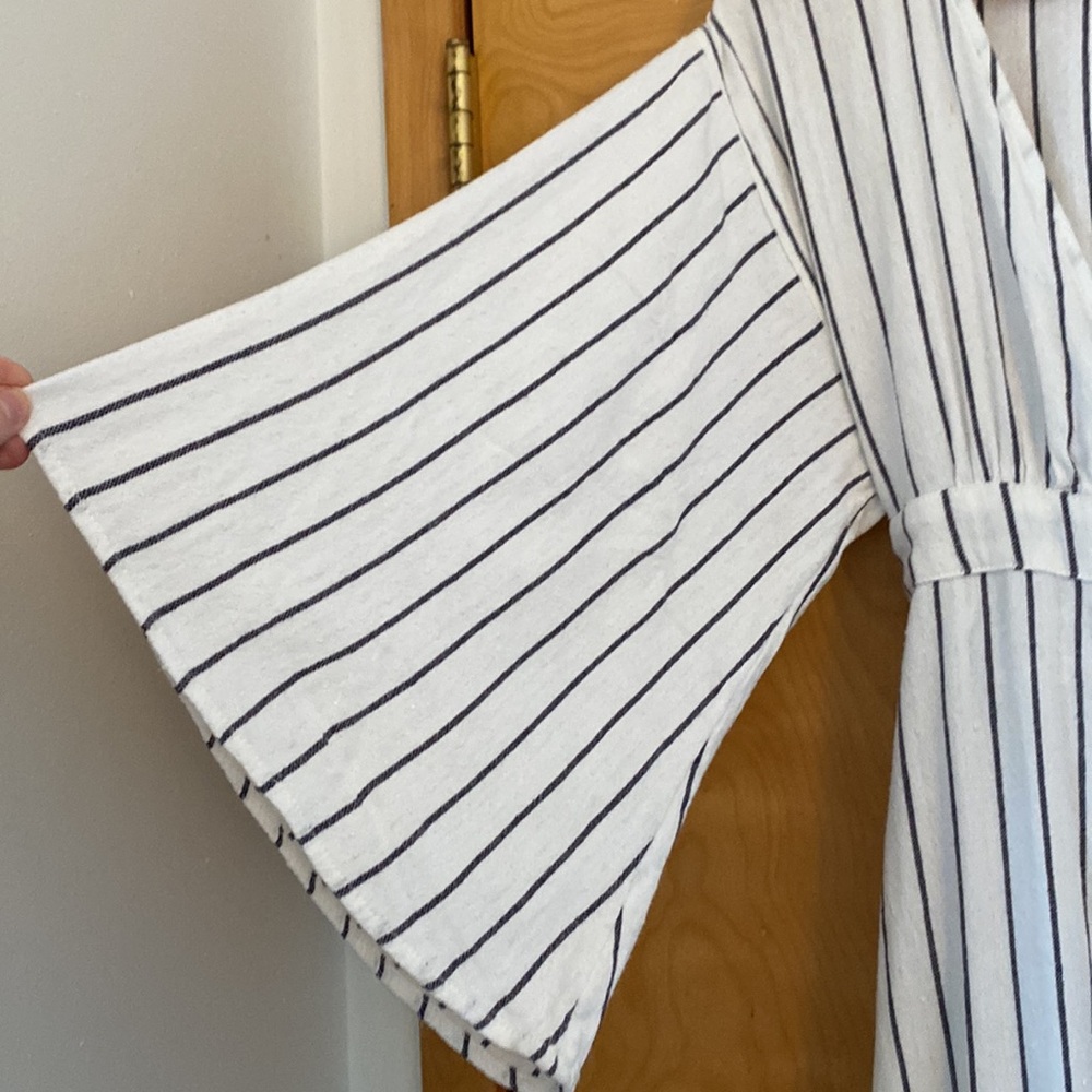 Billabong White Pinstripe Kimono Wrap Maxi Dress womens Size Medium - Picture 3 of 8